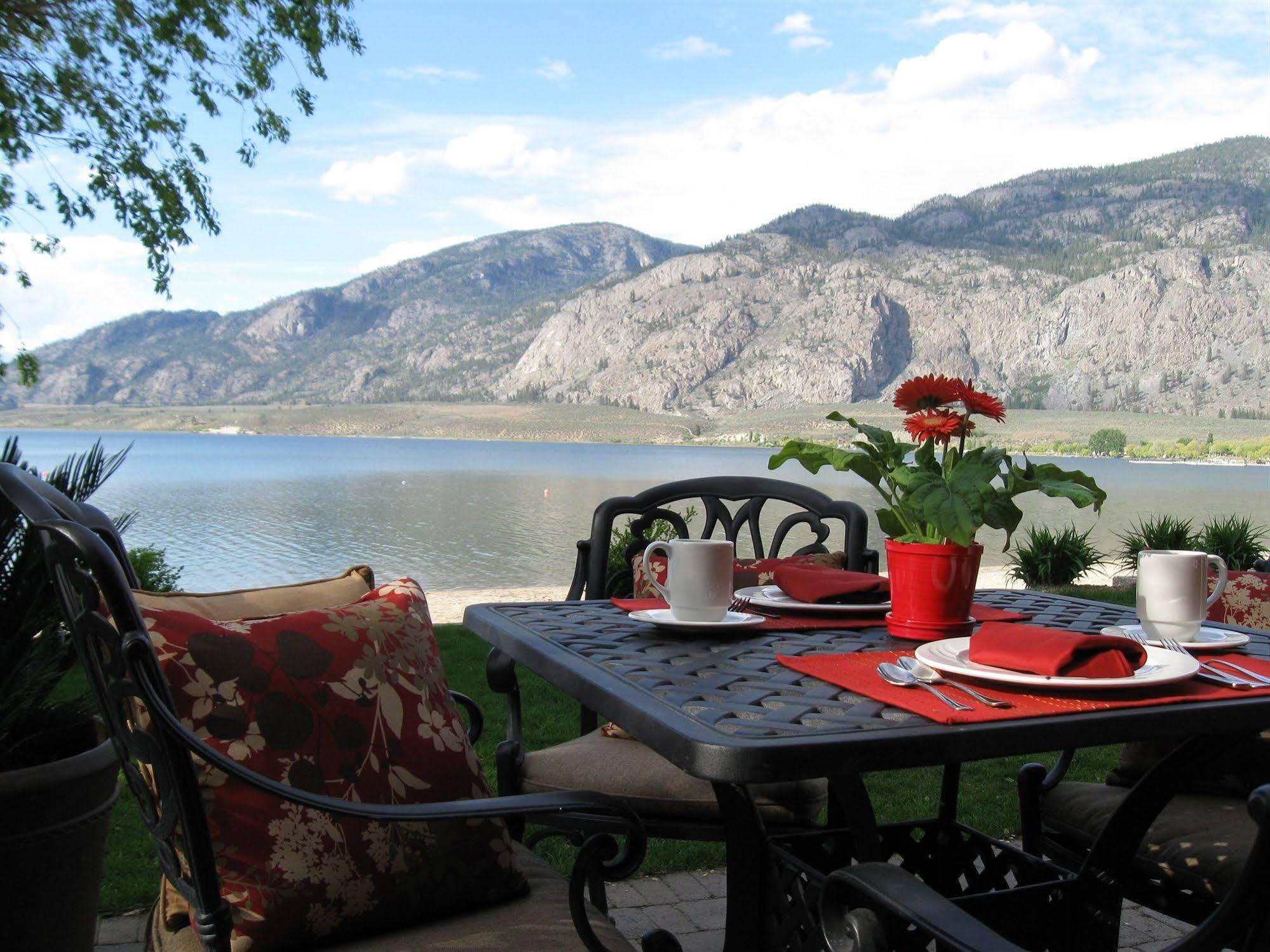 Desert Surfside Waterfront Accommodations Osoyoos Exterior photo